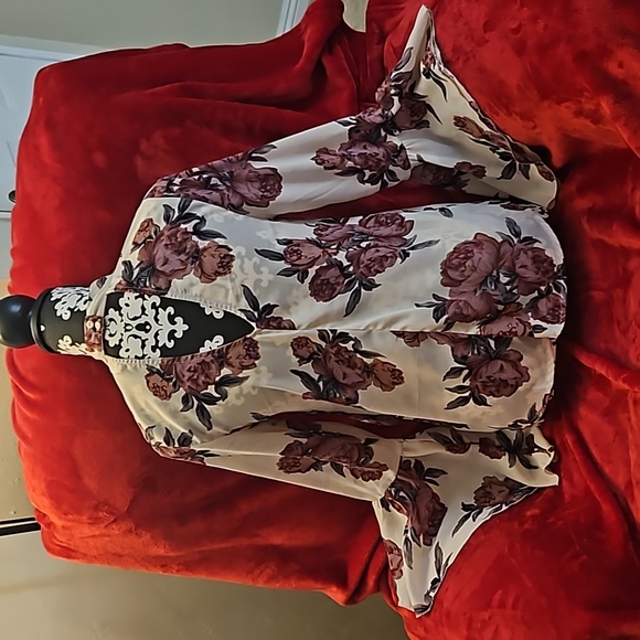 Live 4 Truth Flare Bell Sleeve Top - Picture 6 of 12